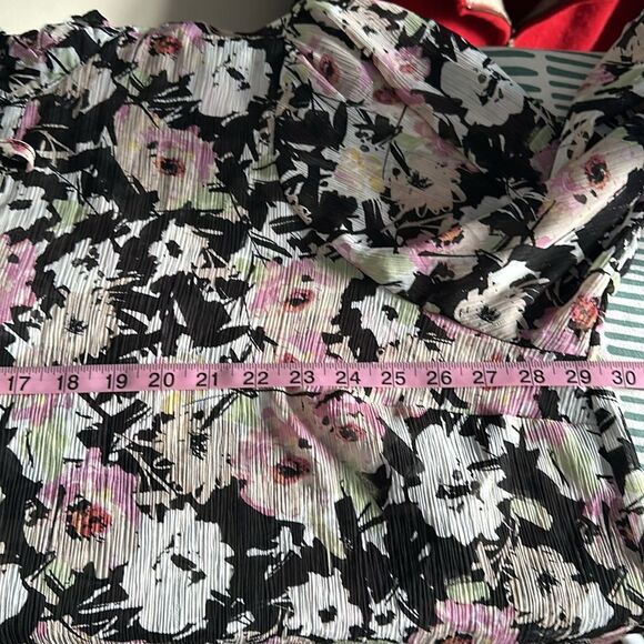 Torrid Women’s Crinkle Chiffon Button Up Mock Neck Floral Plus Blouse Size 4/26 - Picture 7 of 12